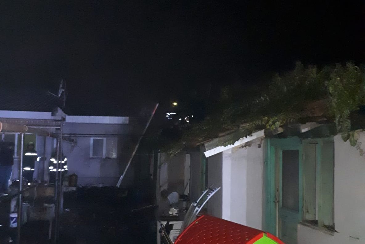 Incendiu la o casă din Timișoara. Pompierii au luptat din greu să-l stingă