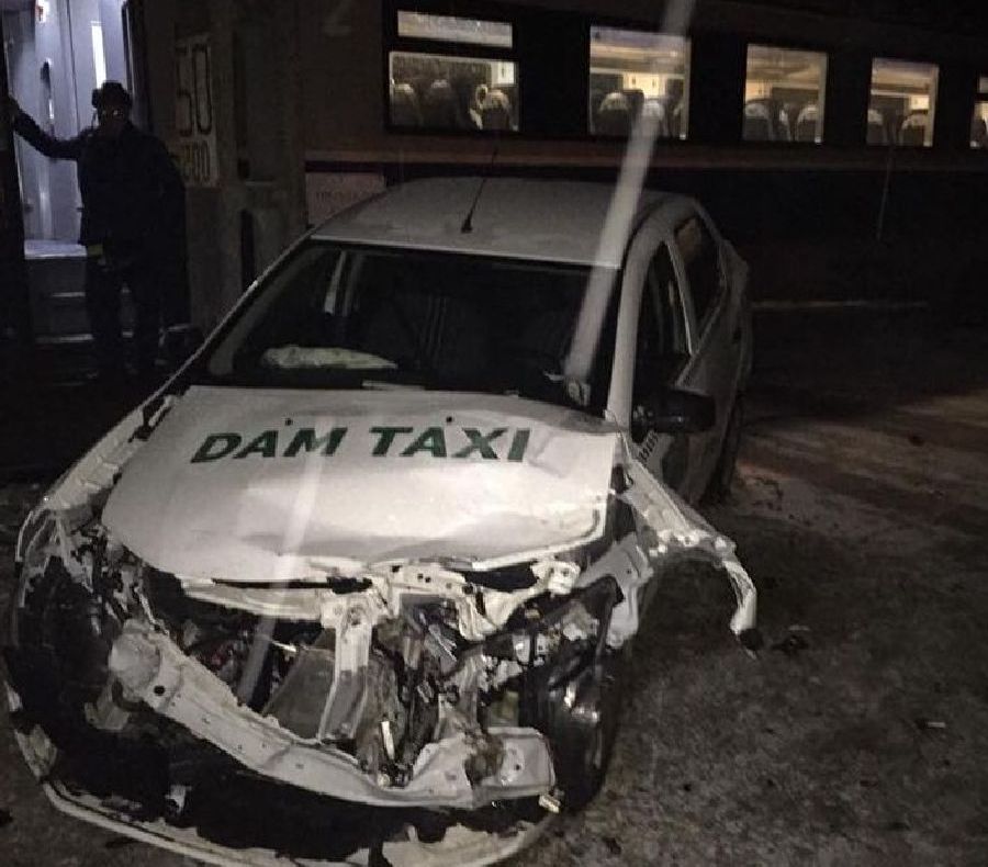Accident feroviar în Timiș. Mașină lovită de trenul Iași - Timișoara