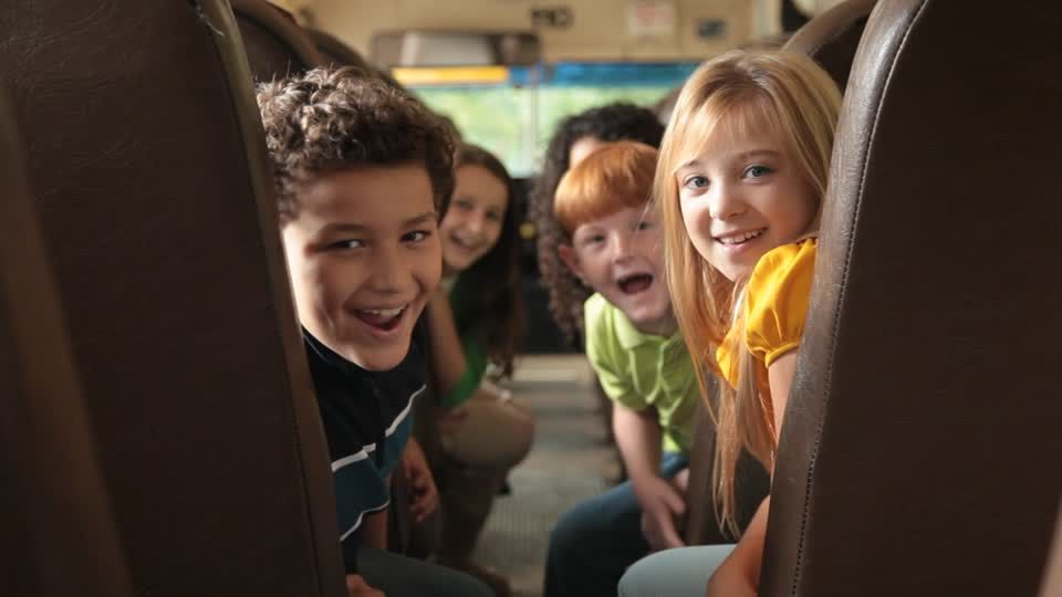 Începe școala, se suplimentează mijloacele de transport în comun