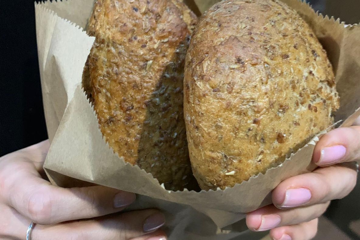 Pasionați de berea artizanală donează pâine nevoiașilor