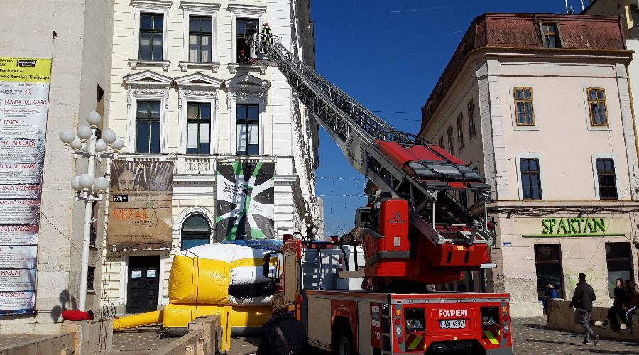 Ziua Protecției Civile sărbătorită în centrul, la Timișoara. Demonstrații făcute de pompieri și de voluntarii de la Salvo