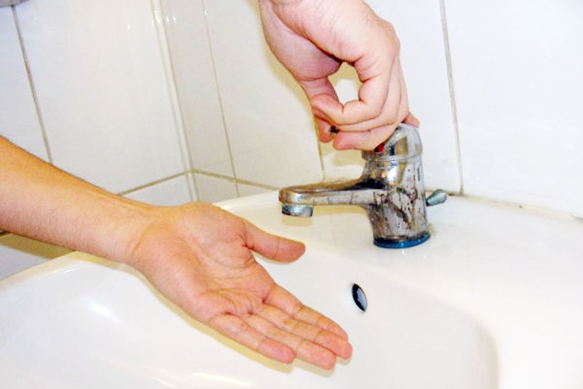 Apa caldă e mai degrabă rece? Există o explicație