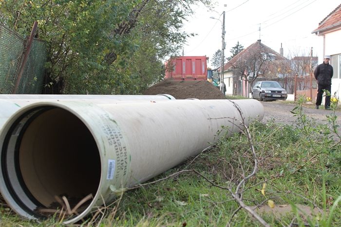 Rețele noi de apă pe 100 de străzi