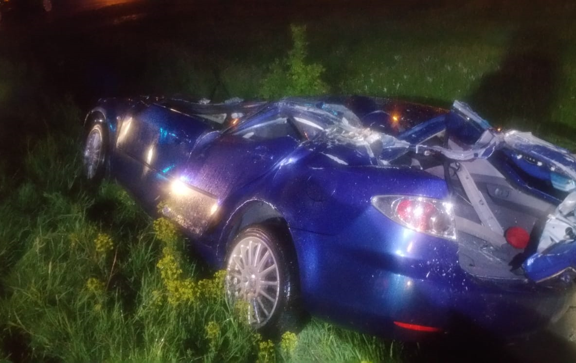 Autoturism strivit de un TIR