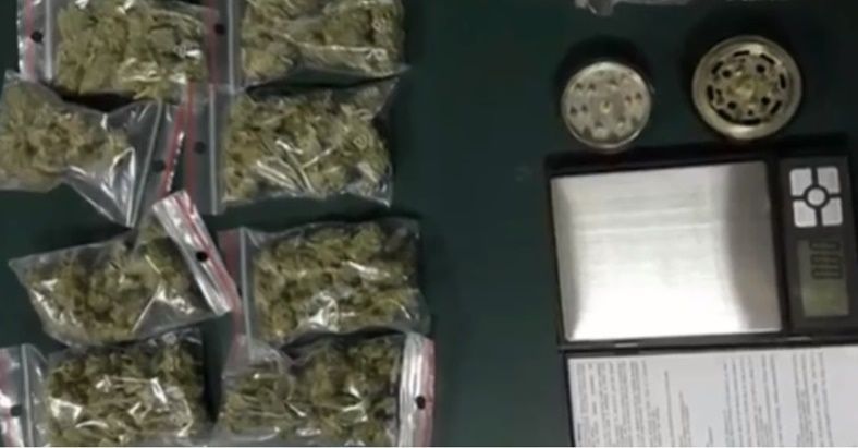 Traficanți de droguri, prinși în flagrant