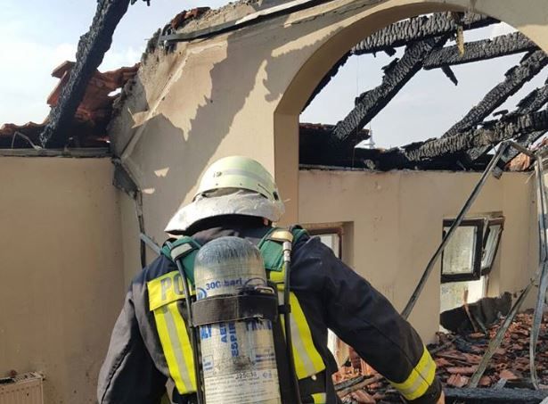 Incendiu la Sânnicolaul Mare. Foto