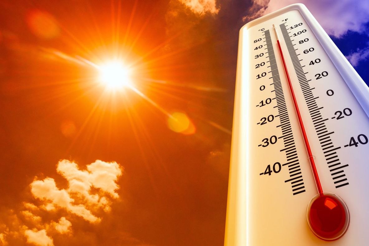 Încă două zile de vreme extremă! Caniculă ziua, vijelii seara