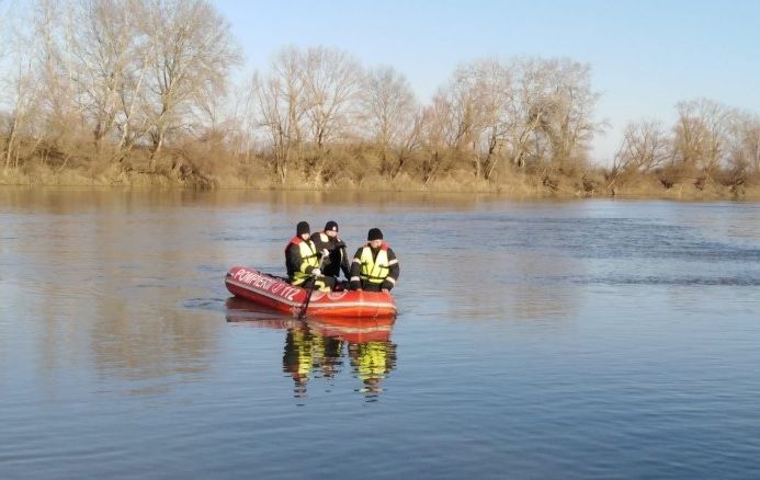 Căutările continuă după ce un om a fost dat dispărut în Timiș, după ce a mers la scăldat