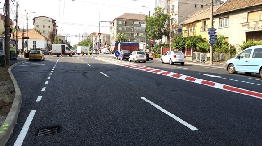 Parcare interzisă pe unul dintre cele mai circulate bulevarde din Timișoara