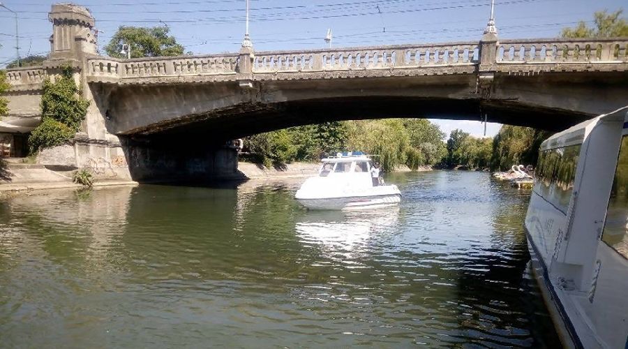 Amenzi pe bandă rulantă date de polițiști din șalupă la Timișoara
