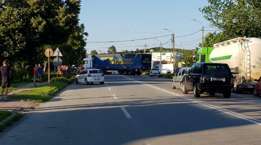 Ca în filmele de acțiune. Un șofer care a forțat intrarea în țară, prins după ce s-au tras focuri de armă, în Timiș