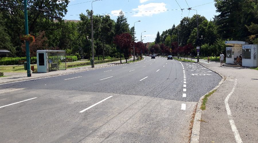 Liber la circulație pe patru benzi pe o stradă intens circulată din Timișoara. Foto
