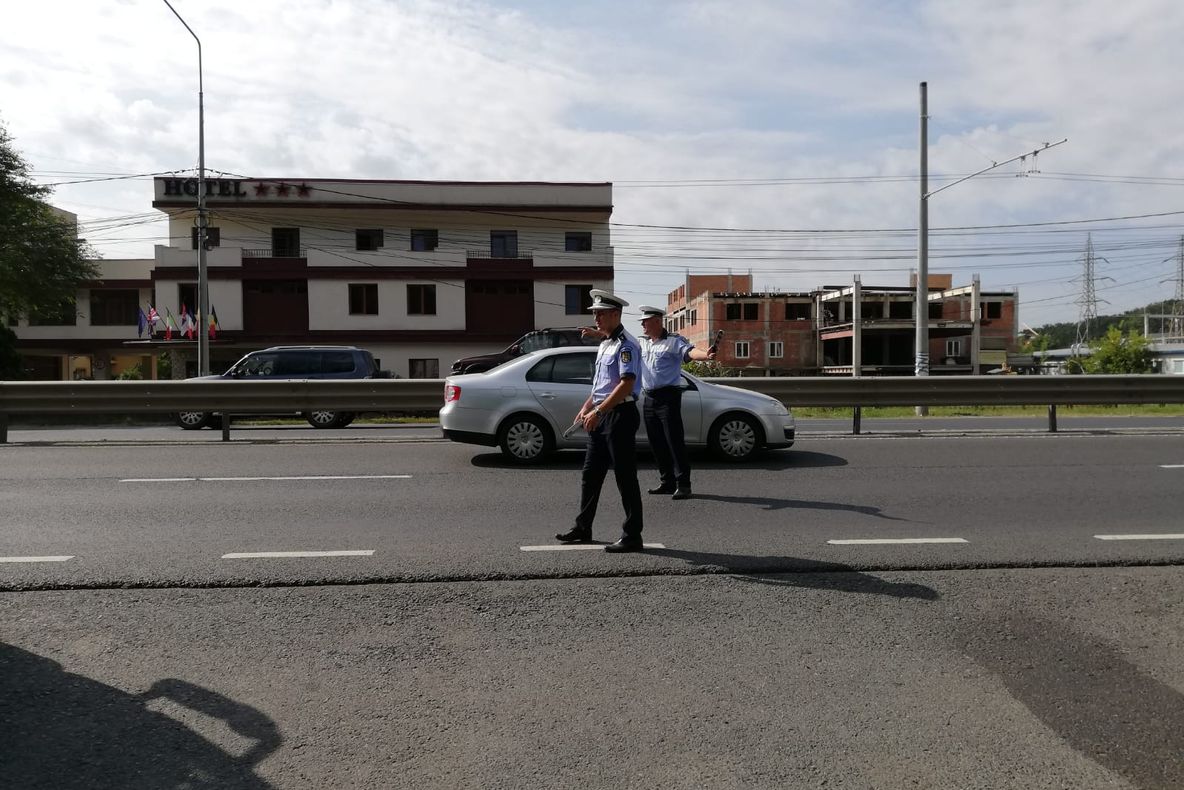 Autobuze, microbuze, şi alte autovehicule de transport persoane sau mărfuri, oprite pentru control