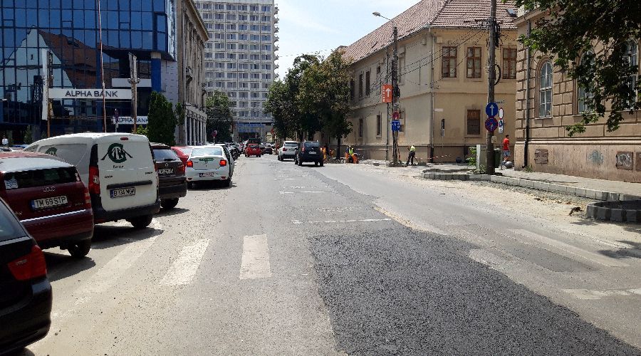 Schimbări în traficul din zona centrală, la Timișoara. Străzi lărgite, o stație de taxi dispare, iar una de transport în comun se mută