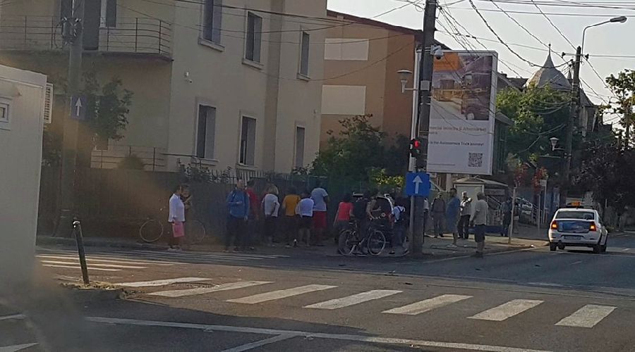 Accident într-o intersecție intens circulată din Timișoara. O femeie a fost rănită