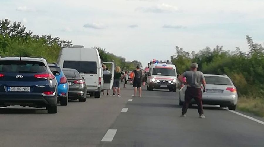 Ciocnire în lanț în Timiș. Un biciclist a fost rănit