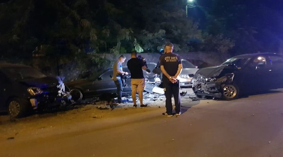 Cursă cu poliția pe urme încheiată cu distrugerea a trei mașini la Timișoara