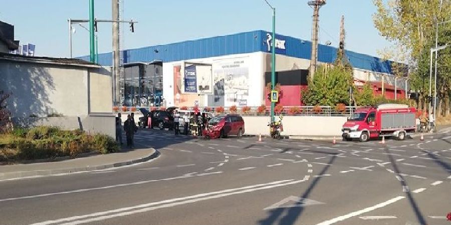 Accident pe o stradă intens circulată din Timișoara. Foto