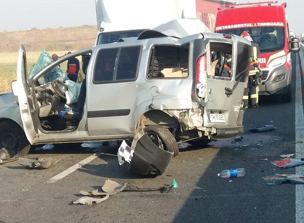 Accident în lanț, lângă Timișoara. Oameni răniți, trafic blocat