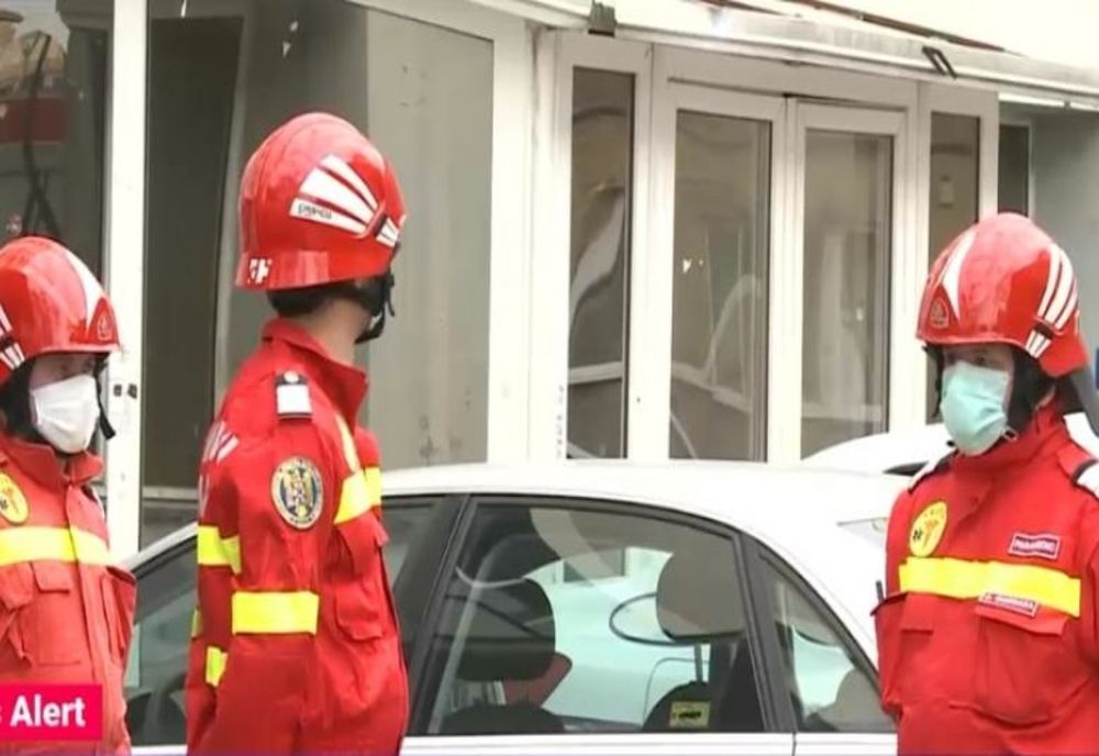 Autoritățile se joacă de-a evacuarea cu locatarii blocurilor în care s-au descoperit substanțe toxice