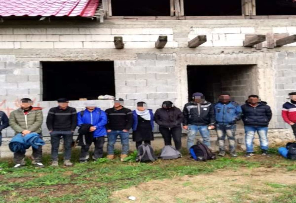20 de cetăţeni străini, depistaţi în apropierea frontierei cu Ungaria