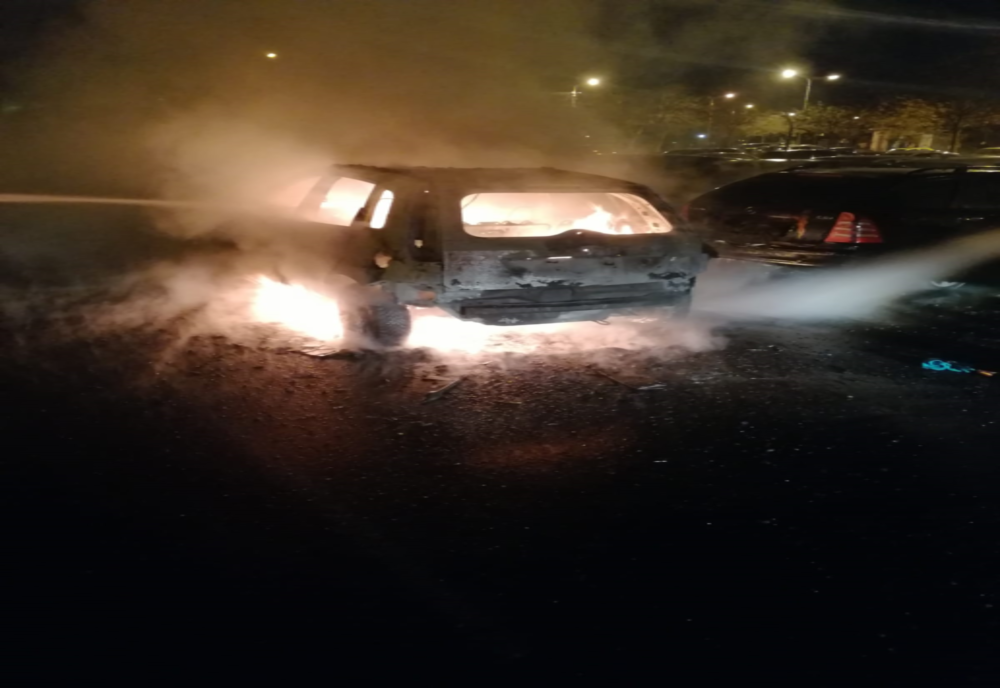 Scene teribile la Timișoara. Un autoturism a ars ca o torță. Foto