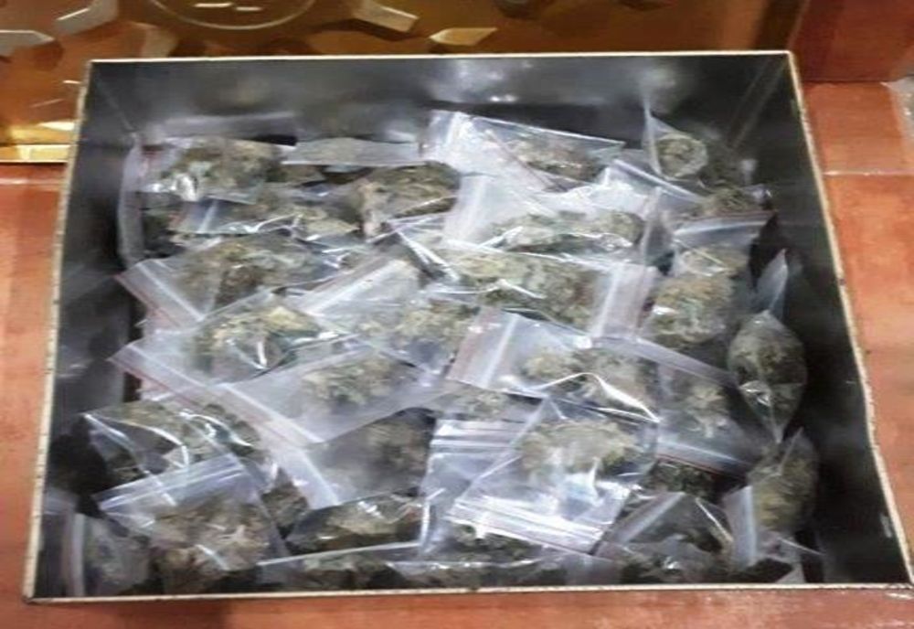 Tineri prinși de jandarmi cu substanțe interzise