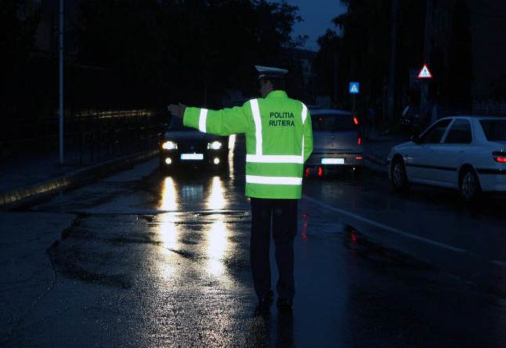 Sute de amenzi și zeci de permise suspendate