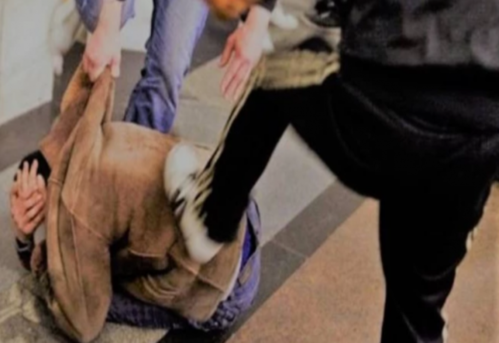 Băiat bătut zdravăn în stradă, la Timișoara