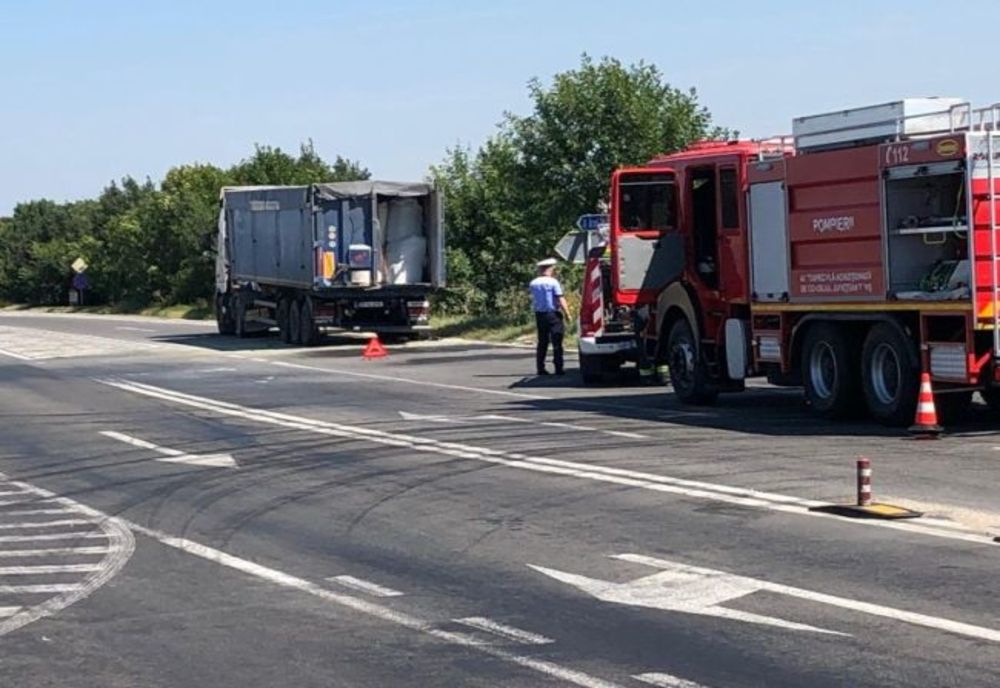 Pericol de explozie! Incendiu la un tir încărcat cu azotat de amoniu!