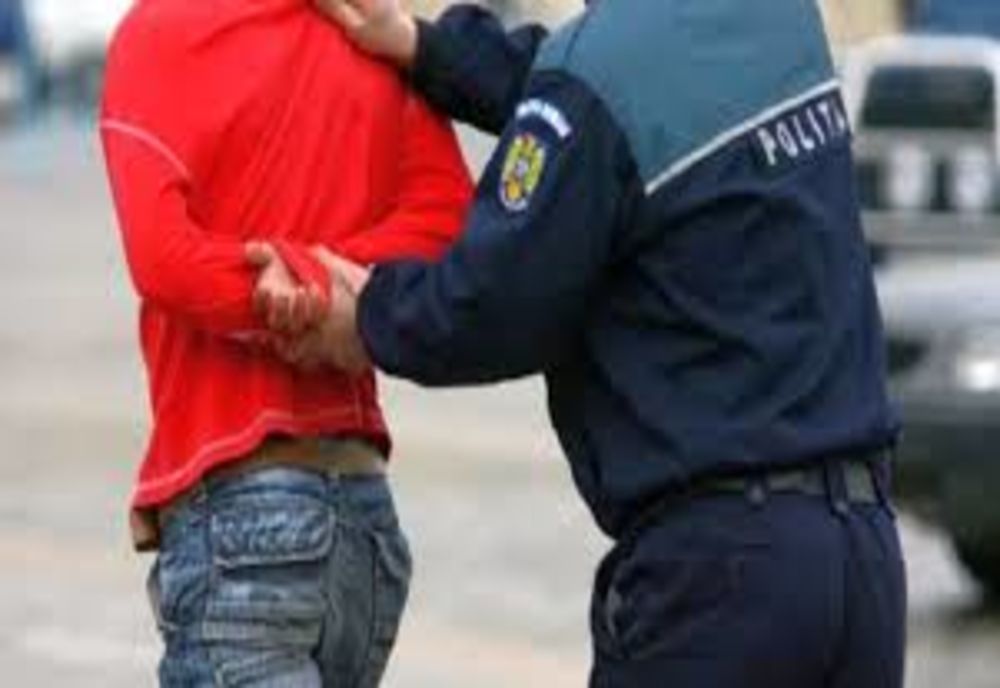 Condamnat la închisoare pentru proxenetism, depistat de polițiști