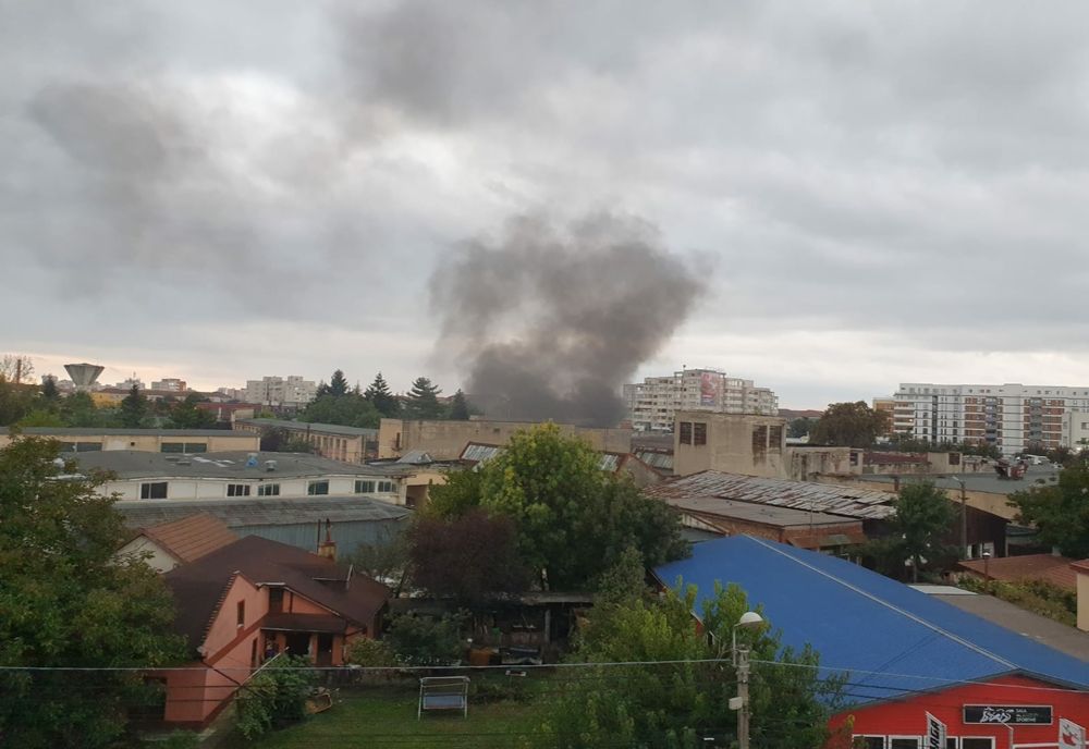 Atelier de mobilă, cuprins de flăcări