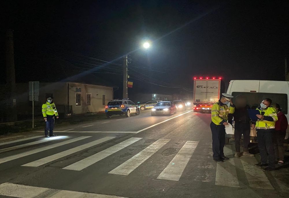 Un bărbat din Timiș a murit după ce a fost lovit de o mașină, pe un drum din Caraș-Severin