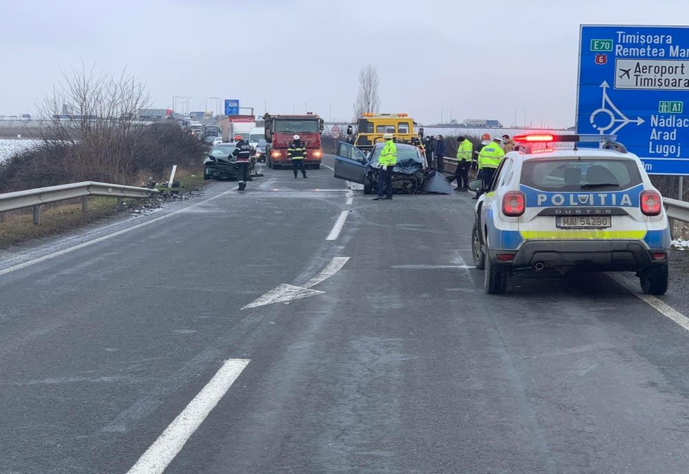 Accident pe o șosea din Timiș, trei oameni răniți