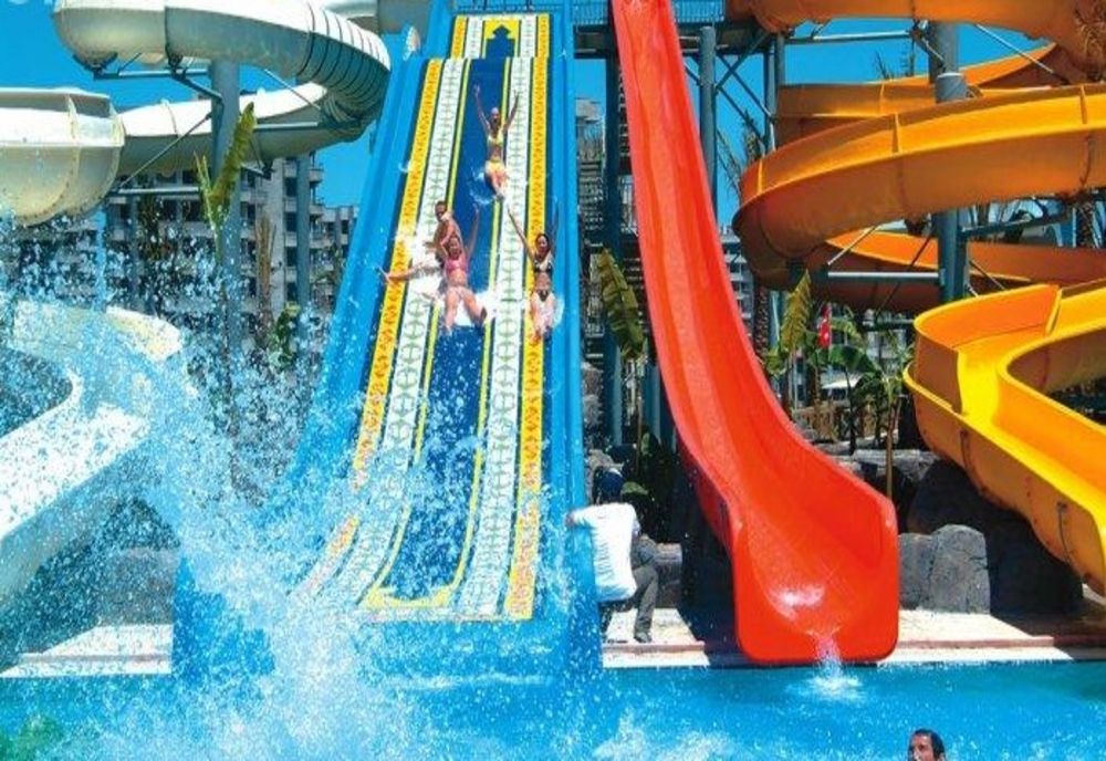 Aquapark de mari dimensiuni la Sânnicolau Mare