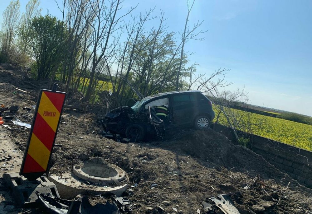 Accident lângă Timișoara: două mașini s-au ciocnit frontal, patru răniți