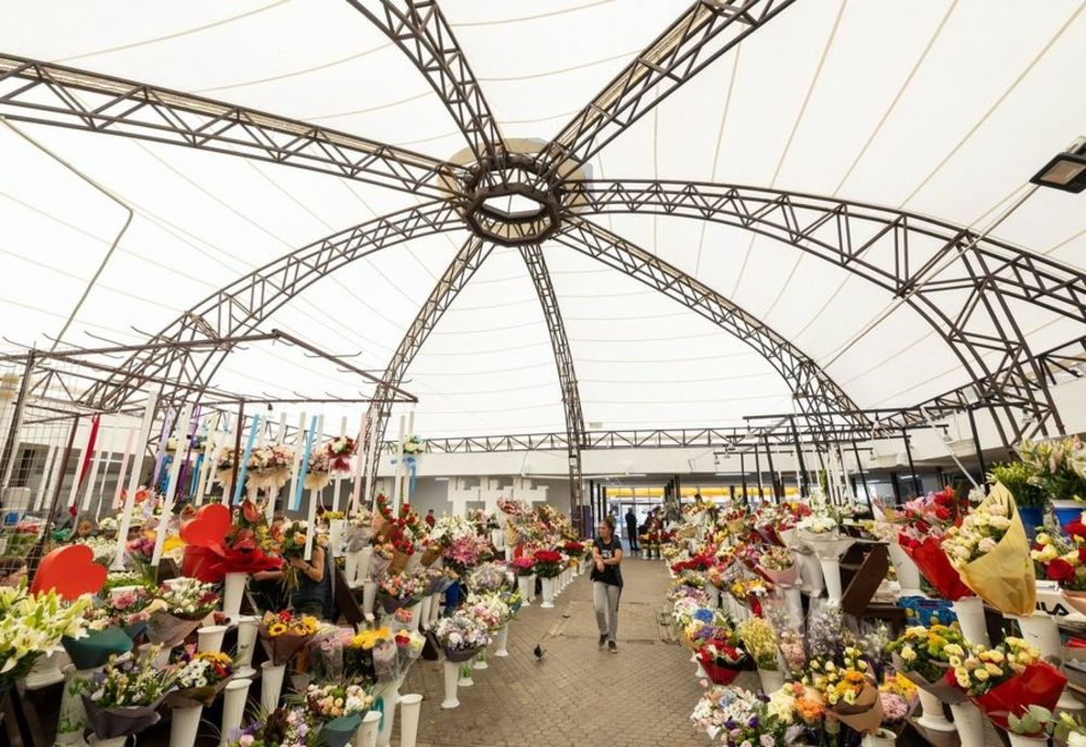 Hala de flori din Piața 700 din Timișoara a fost redeschisă