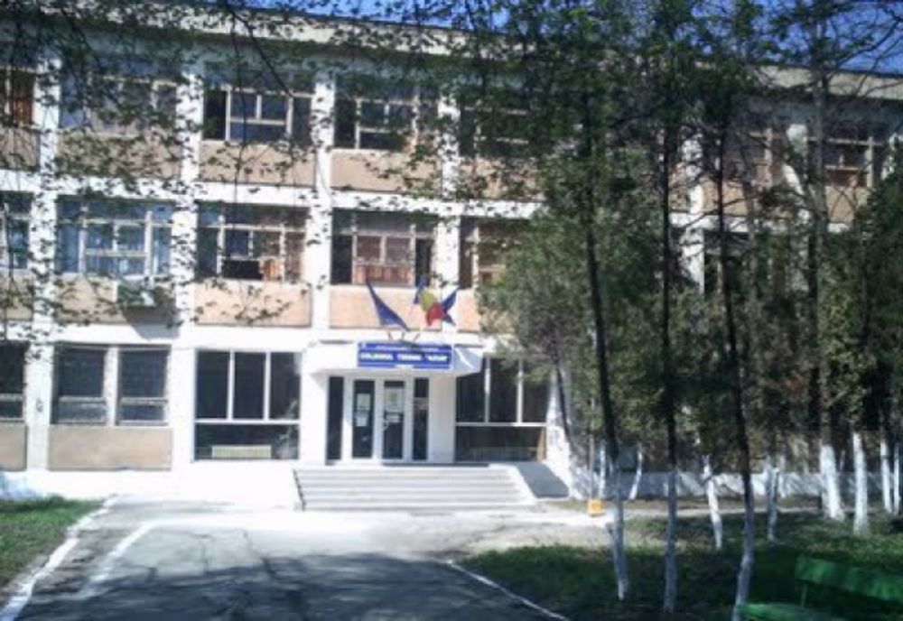 Directoarea unui liceu din Timișoara a făcut parastas în clasă, pentru mama sa