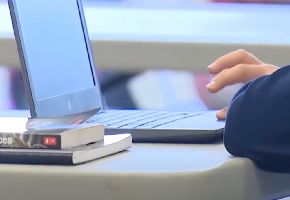 Situație incredibilă în Timișoara: Elevii învață online din cauza frigului din clase. Situația termoficării, departe de a fi rezolvată