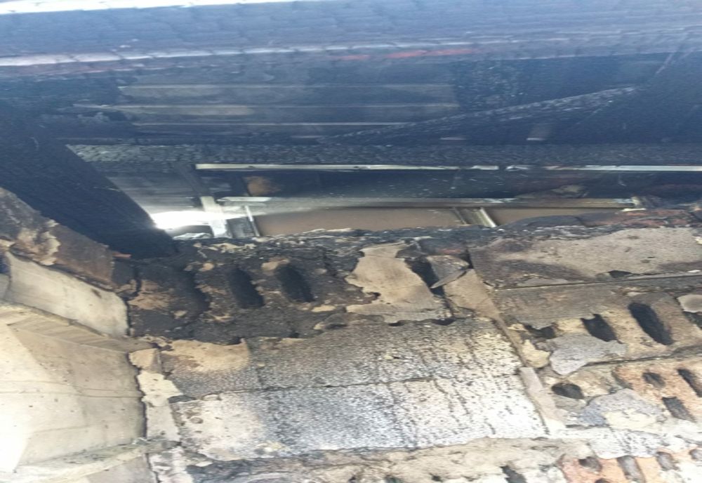 Incendiu declanșat de supraîncălzirea firelor de curent electric