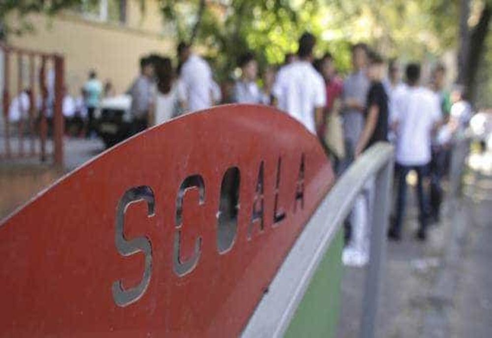 MINISTERUL EDUCAȚIEI VREA SĂ SCHIMBE REGULILE ÎN ȘCOLI: CATALOG ELECTRONIC PENTRU TOȚI ȘI MEDIE MINIMĂ OBLIGATORIE LA CLASELE VOCAȚIONALE