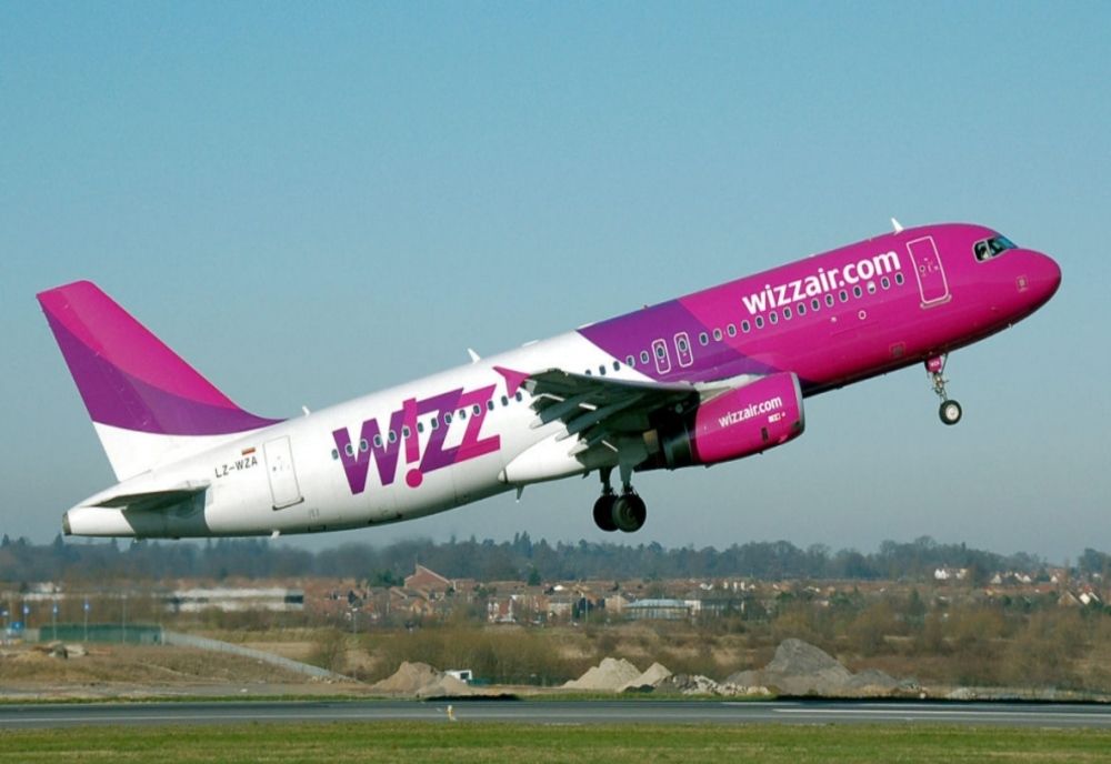 UN AVION WIZZ AIR SOLICITĂ ATERIZARE DE URGENȚĂ ÎN ROMÂNIA DIN CAUZA UNOR PROBLEME TEHNICE 