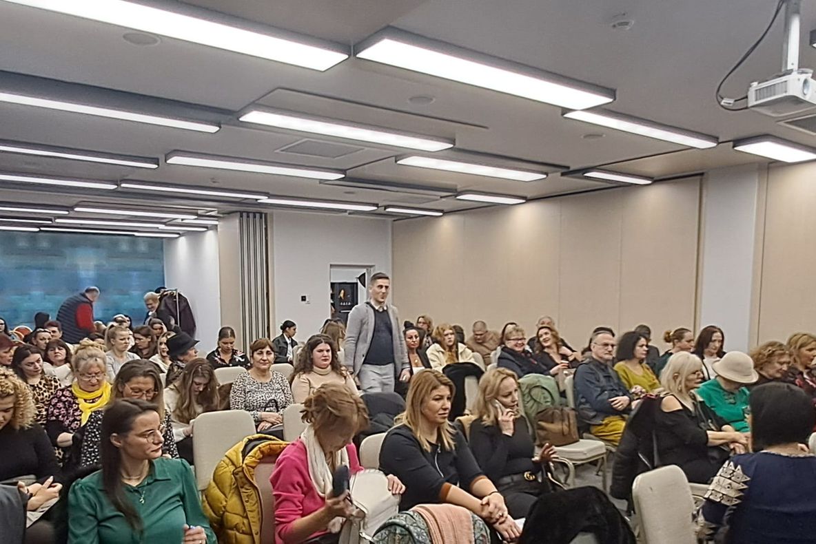 FEMEILE DIN TIMIȘ IES DIN UMBRĂ: SUSȚINERE TOT MAI PUTERNICĂ PENTRU GEORGE SIMION