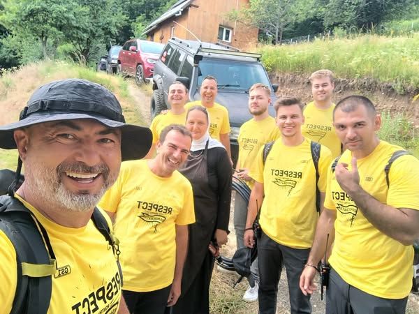 AUR TIMIȘOARA ADUCE APA VIEȚII LA SCHITUL BUJORA: CREDINȚĂ ȘI SOLIDARITATE ÎN ACȚIUNE