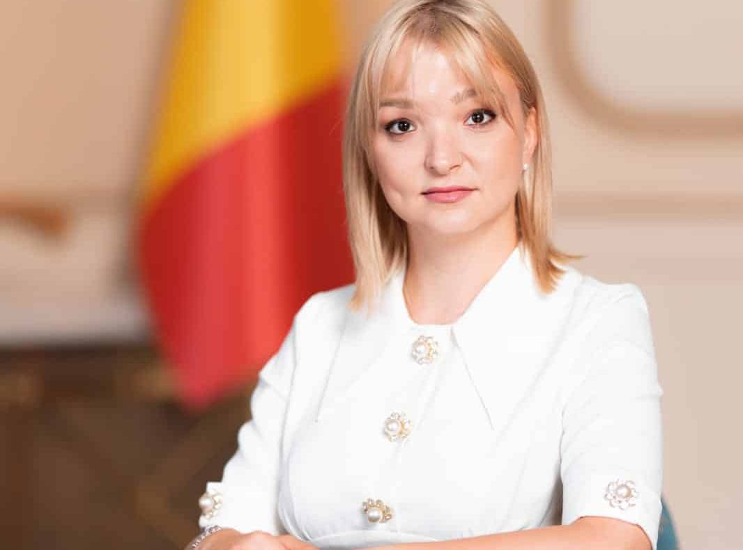 LIDIA VADIM TUDOR (AUR) CERE CLARIFICĂRI MINISTRULUI CULTURII, DEMETER ANDRAS, PRIVIND UN PRESUPUS INCIDENT DIN 1990