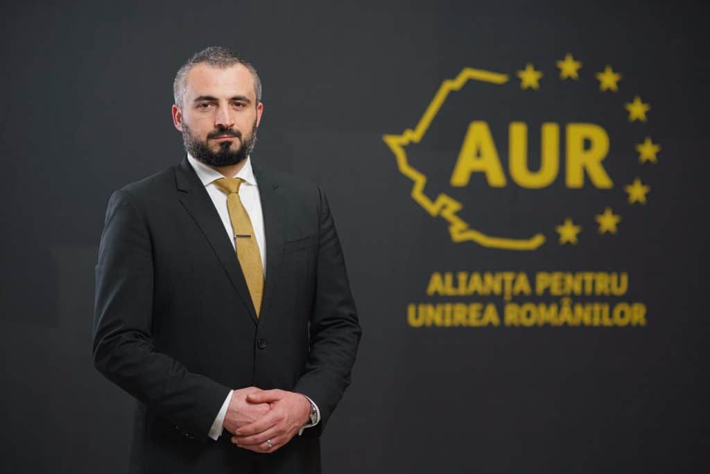 AUR PROPUNE LEGE PENTRU COMBATEREA DROGURILOR ȘI VIOLENȚEI ÎN ȘCOLI: UNIFORMĂ OBLIGATORIE, CAMERE VIDEO ȘI INTERZICEREA TELEFOANELOR