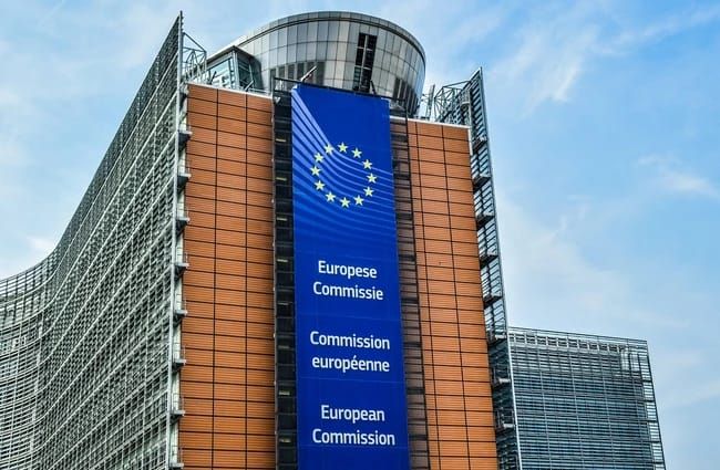 PRO-EUROPENII AU TRANSFORMAT COMISIA EUROPEANĂ ÎN ȚAP ISPĂȘITOR PENTRU IMPOZITAREA PENSIILOR ȘI TAXAREA MAMELOR