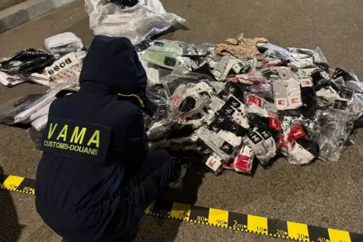 Captură de peste 3 milioane de lei în Timiș: articole vestimentare suspecte de contrafacere, descoperite într-un TIR