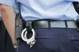 Recidivist arestat preventiv după ce ar fi agresat un polițist în Timișoara. Neînțelegeri din cauza consumului de alcool