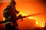 Explozie urmată de incendiu într-un bloc din Timișoara. Peste 40 de persoane au fost evacuate, iar trei victime au primit îngrijiri medicale